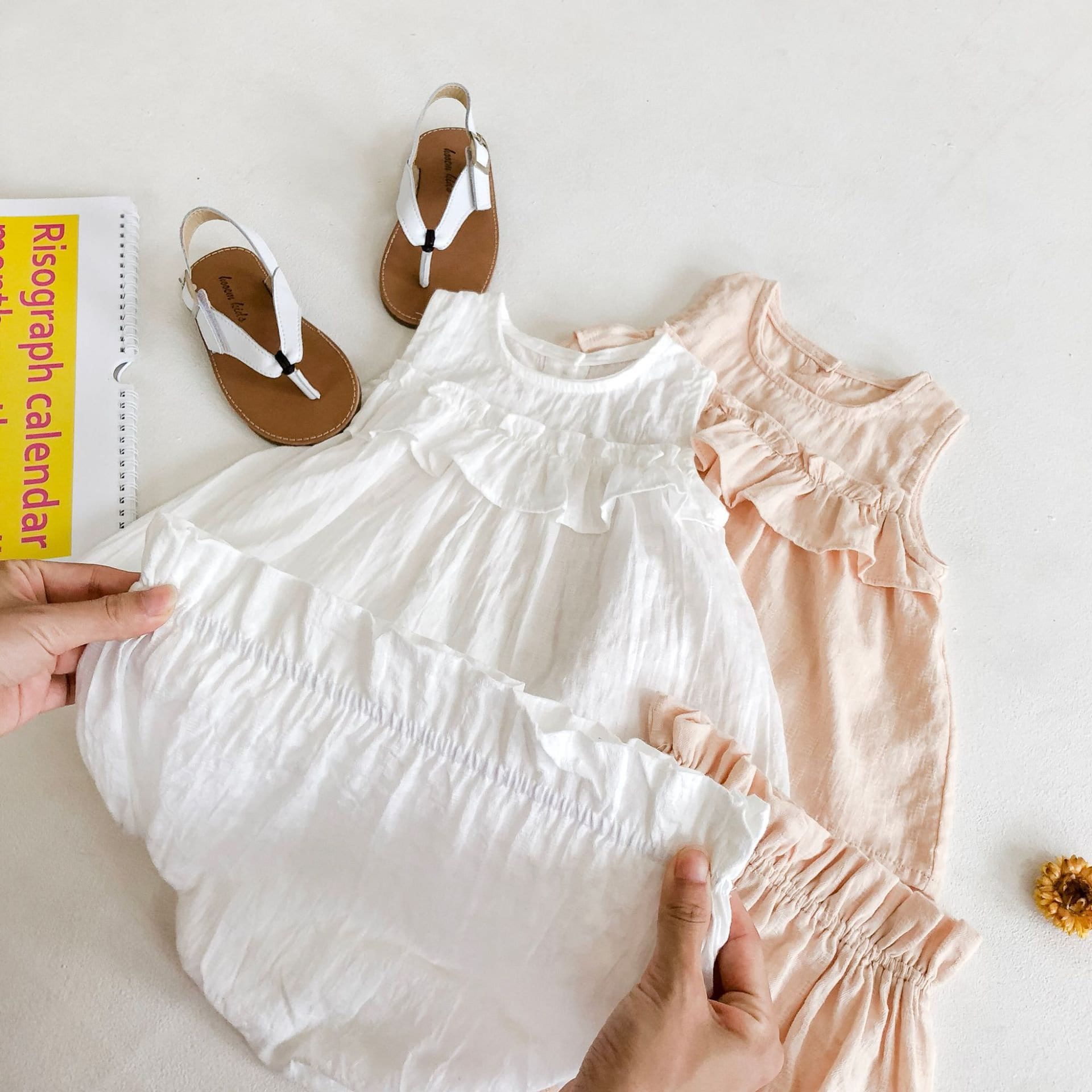 Summer baby girl two-piece suit, cotton sleeveless wooden ear top + lantern bread