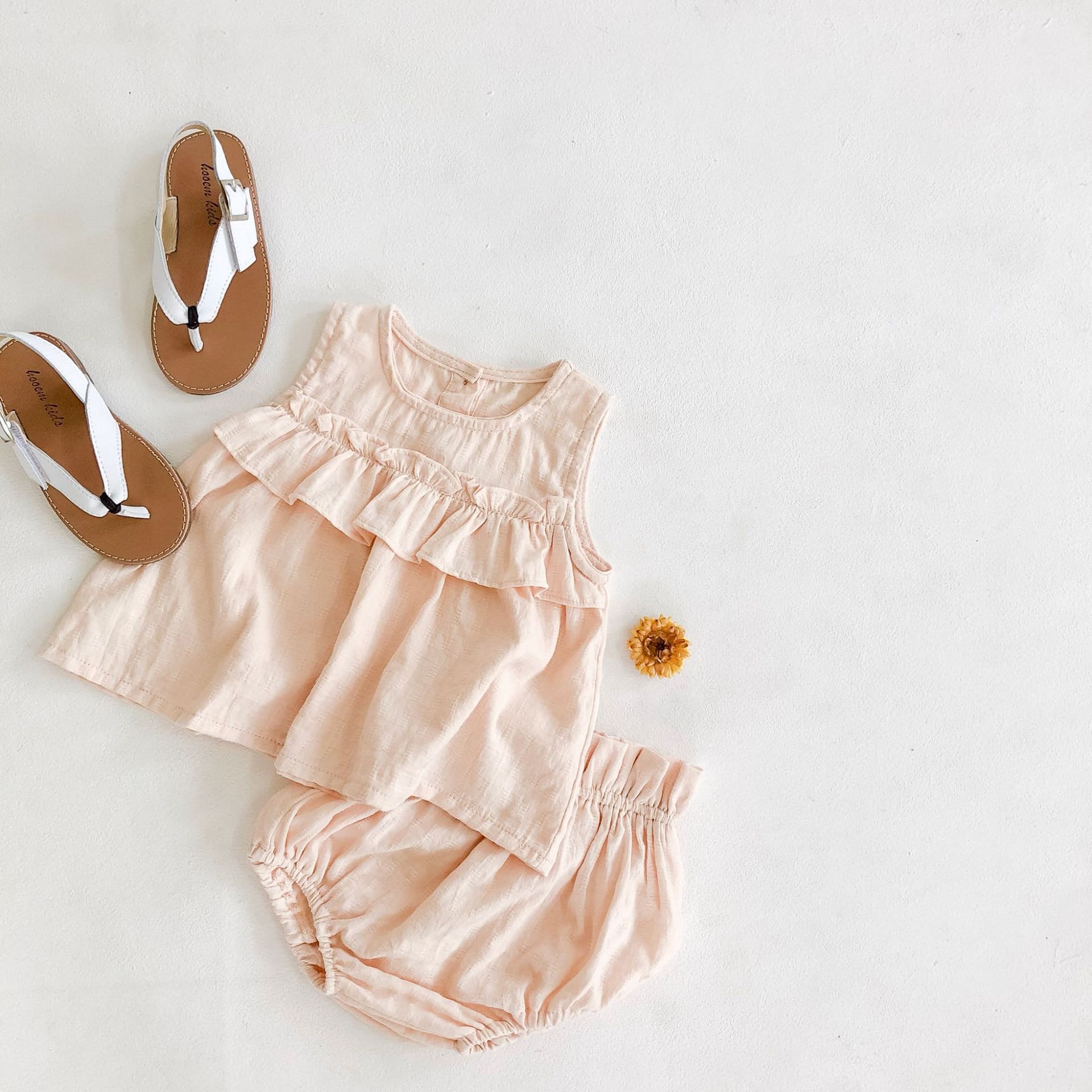 Summer baby girl two-piece suit, cotton sleeveless wooden ear top + lantern bread