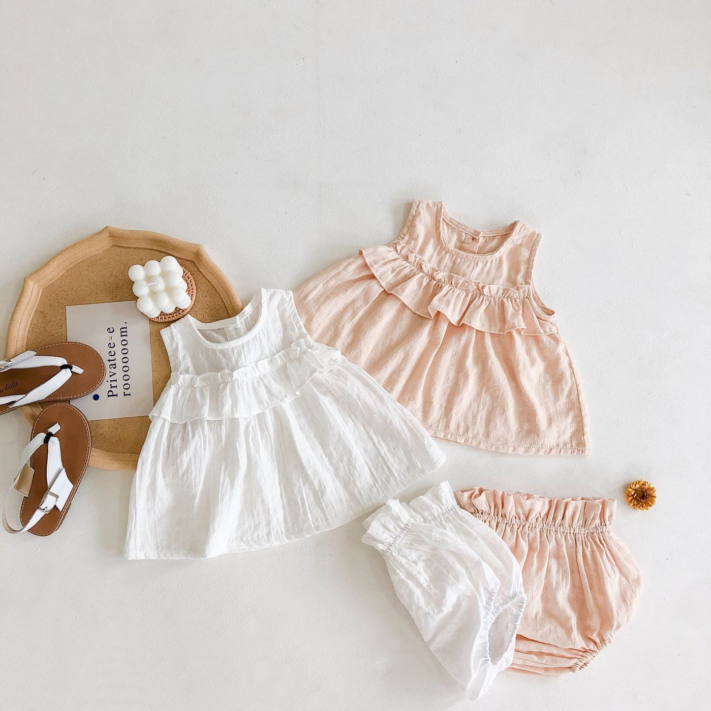 Summer baby girl two-piece suit, cotton sleeveless wooden ear top + lantern bread